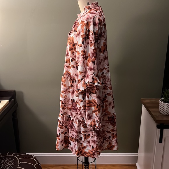 HOLIDAY SALE Floral Long Sleeve Dress - Picture 4 of 5